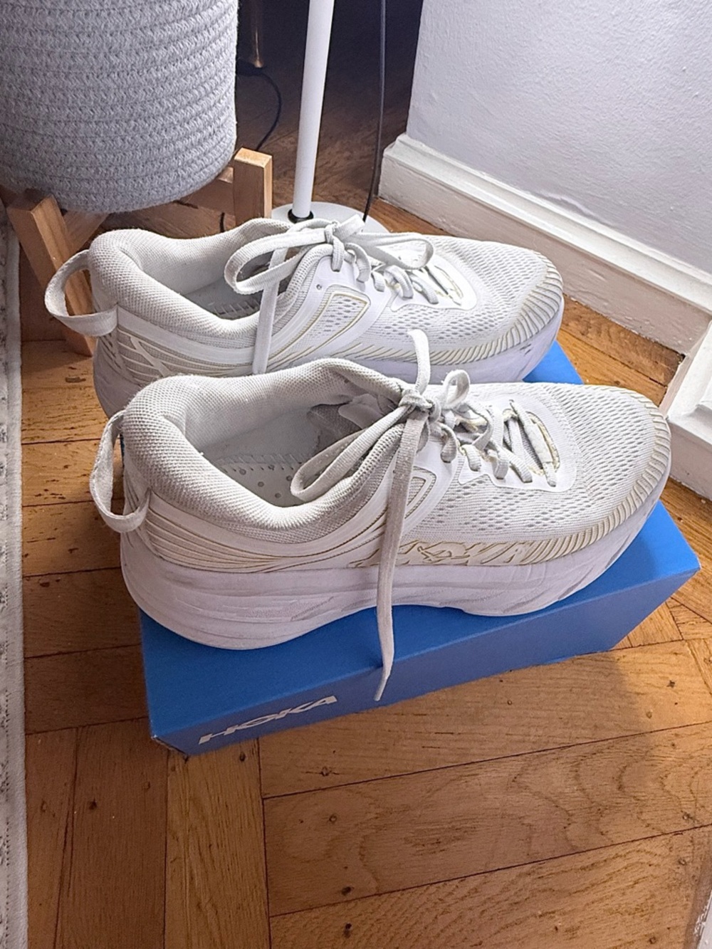 Hoka One One Bondi 7 White Bottom /White Upper Womans size 7 - Picture 2 of 14